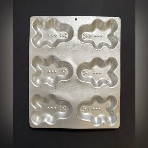 1990 vintage Wilton gingerbread pan.